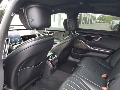 Used 2022 Mercedes-Benz S 500 4MATIC w/ AMG Line Package image 9