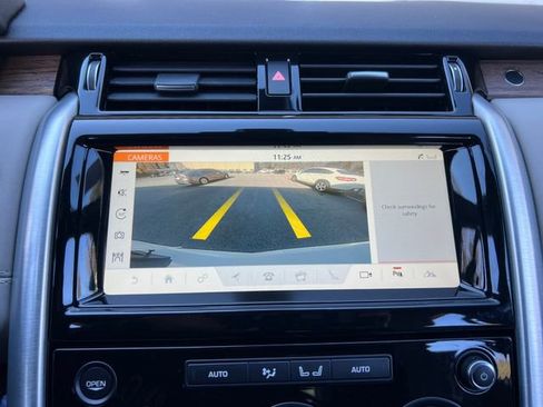 Used 2017 Land Rover Discovery HSE image 29