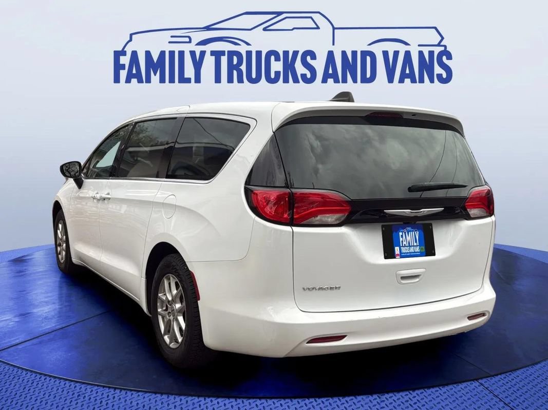 Used 2024 Chrysler Voyager LX FWD image 3