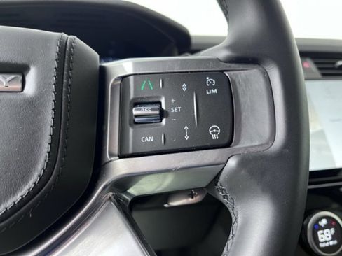 New 2025 Land Rover Discovery Dynamic SE image 24