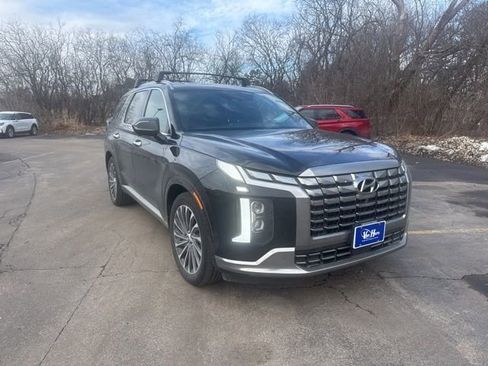 Used 2024 Hyundai Palisade Calligraphy image 3