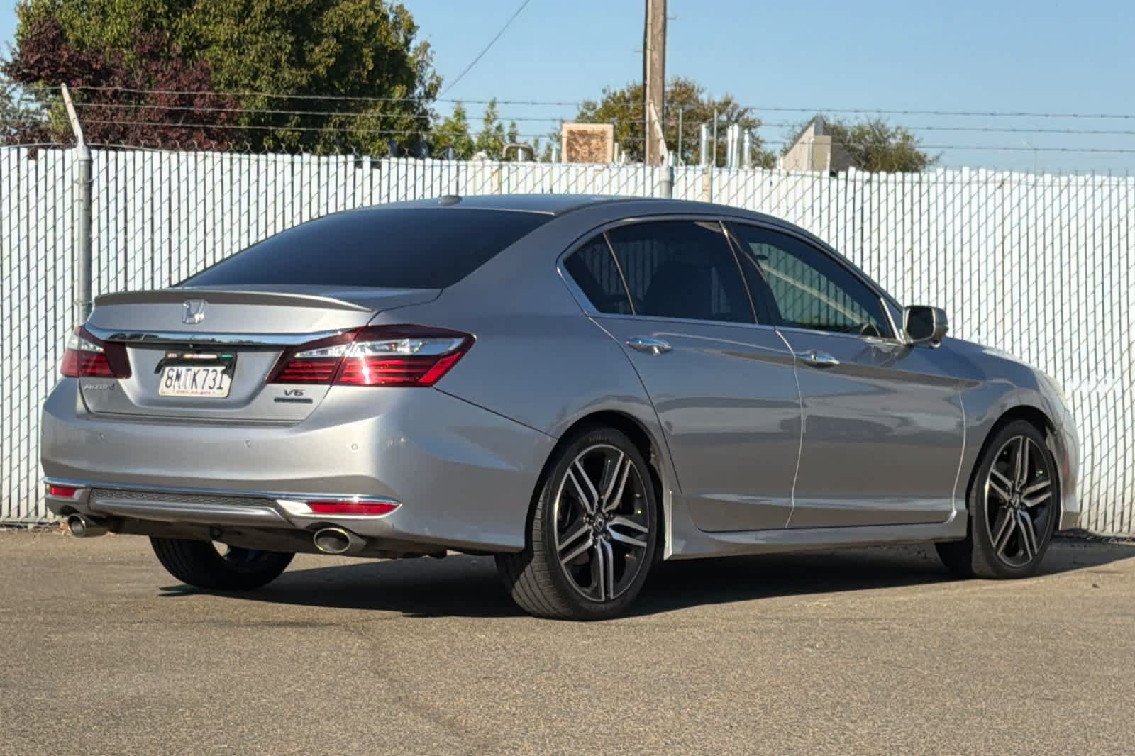 Used 2017 Honda Accord Touring image 3
