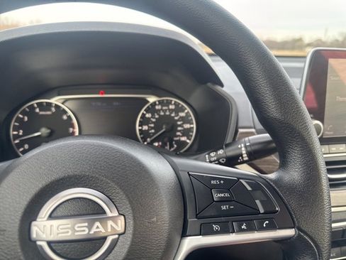 Used 2025 Nissan Altima 2.5 SV image 10