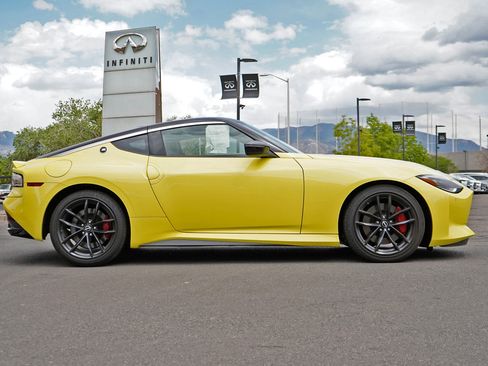 Used 2024 Nissan Z Performance w/ Floor Mat Package RWD image 13