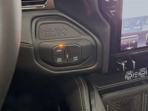 Used 2025 RAM 2500 Limited AWD/4WD image 34