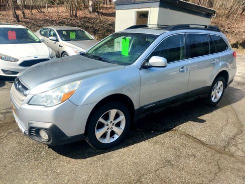 Used 2014 Subaru Outback 2.5i Limited image 2