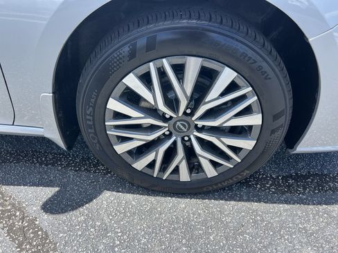 Used 2024 Nissan Altima 2.5 SV AWD/4WD image 13