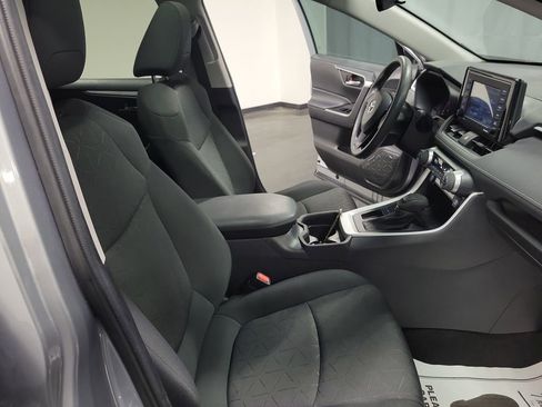 Used 2021 Toyota RAV4 XLE w/ Convenience Package image 23