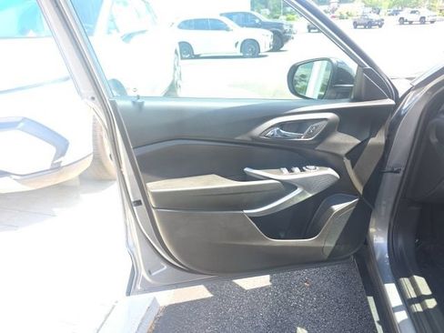 Used 2024 Chevrolet Trax RS FWD image 14