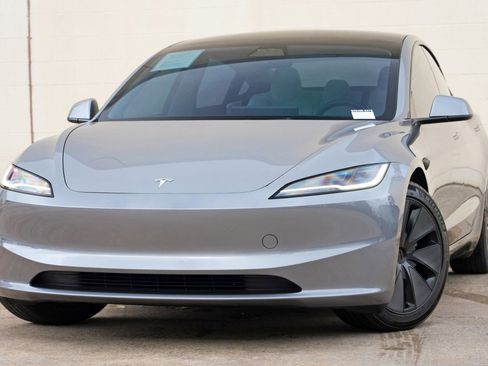 Used 2025 Tesla Model 3 RWD image 3