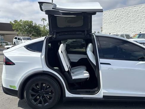 Used 2022 Tesla Model X image 10