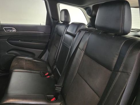 Used 2018 Jeep Grand Cherokee Altitude RWD image 12