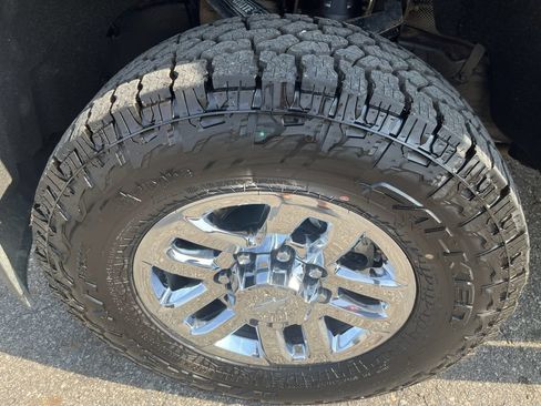 Used 2018 Chevrolet Silverado 2500 LT AWD/4WD image 17
