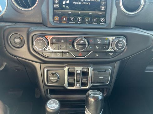 Used 2020 Jeep Wrangler Unlimited Sahara w/ Dual Top Group AWD/4WD image 33