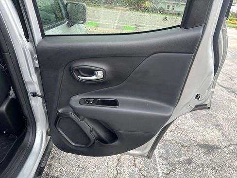 Used 2020 Jeep Renegade Altitude AWD/4WD image 37
