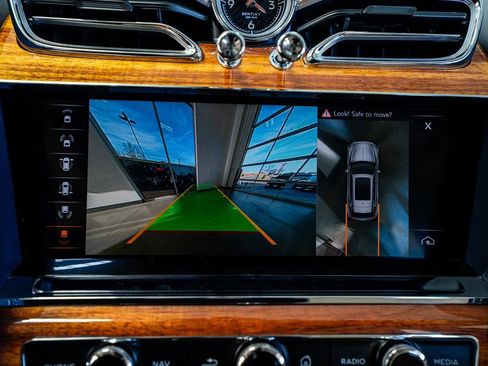 Used 2021 Bentley Bentayga image 49