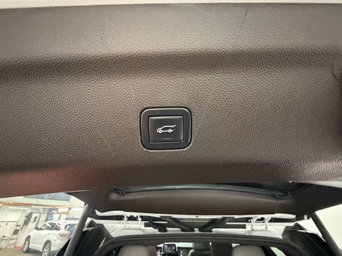 Used 2023 GMC Yukon SLT image 24