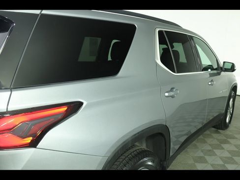 Used 2023 Chevrolet Traverse LT image 17