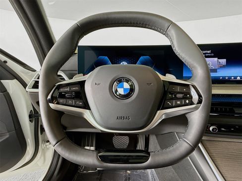 Used 2025 BMW 330i Sedan w/ Premium Package image 11