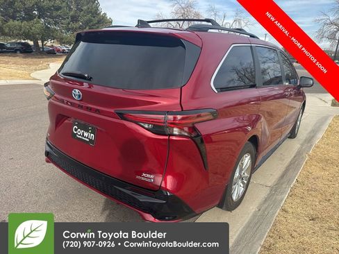 Used 2022 Toyota Sienna XSE image 6