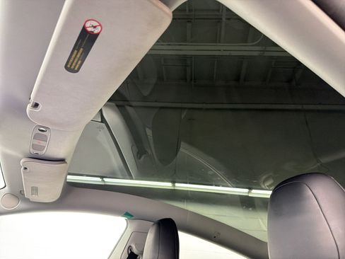 Used 2021 Tesla Model Y Long Range AWD/4WD image 16