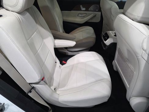 Used 2025 Mercedes-Benz GLS 450 4MATIC image 23