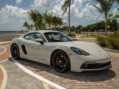 Used 2025 Porsche 718 Cayman GTS RWD image 3