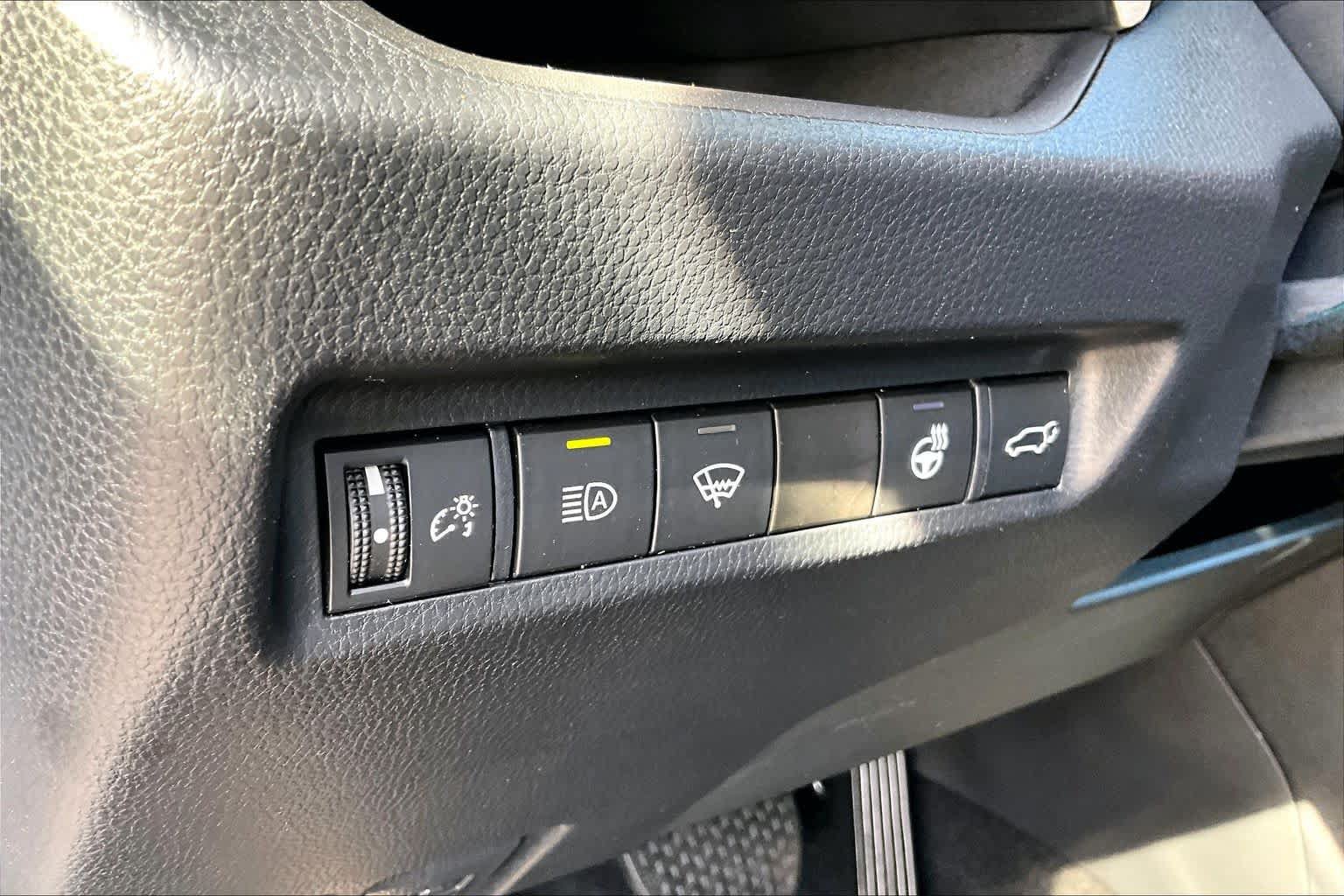 Certified 2022 Toyota RAV4 XLE Premium AWD/4WD image 33