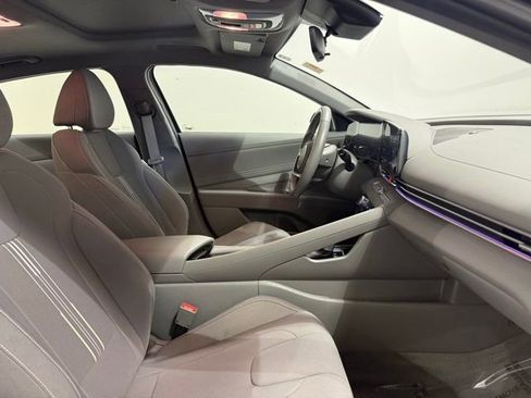 Used 2025 Hyundai Elantra SEL FWD image 26