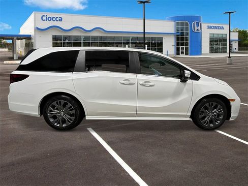 New 2026 Honda Odyssey Touring image 8