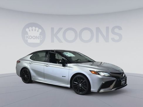 Used 2023 Toyota Camry XSE image 4