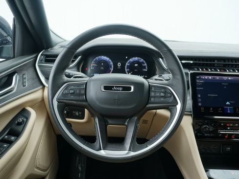 Used 2023 Jeep Grand Cherokee Limited w/ Luxury Tech Group II image 12