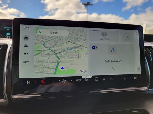 Used 2025 Ford Expedition Platinum image 19