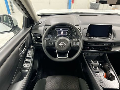 Used 2024 Nissan Rogue SV image 11