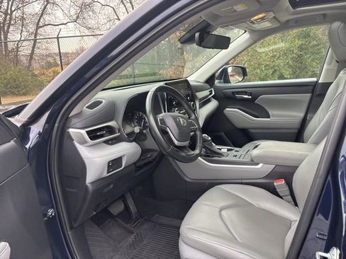 Used 2022 Toyota Highlander XLE image 14