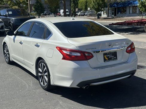 Used 2017 Nissan Altima 2.5 SV w/ Convenience Package FWD image 11