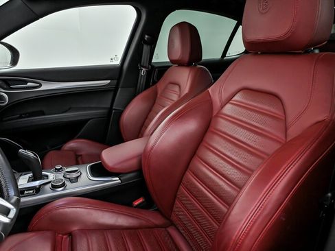 Used 2022 Alfa Romeo Stelvio Veloce image 20