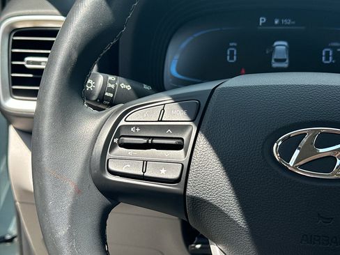 Used 2025 Hyundai Venue SEL FWD image 14