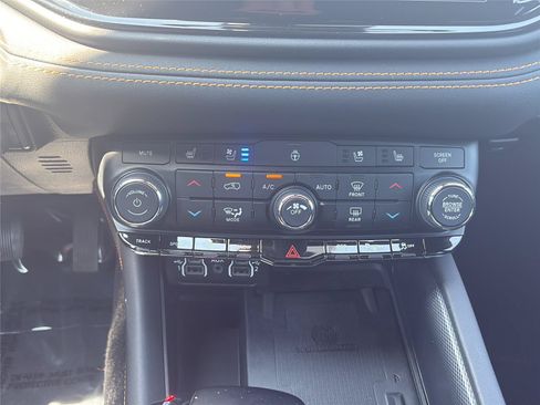 Used 2023 Dodge Durango R/T AWD/4WD image 18