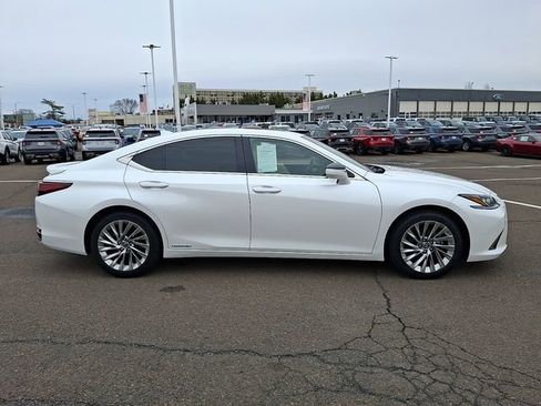 Used 2022 Lexus ES 300h 300h Luxury w/ Accessory Package image 7