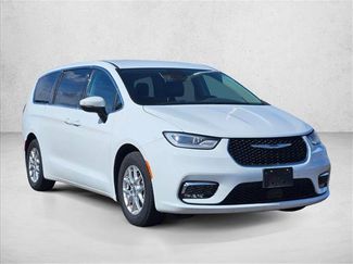 Used 2023 Chrysler Pacifica Touring-L FWD video 3