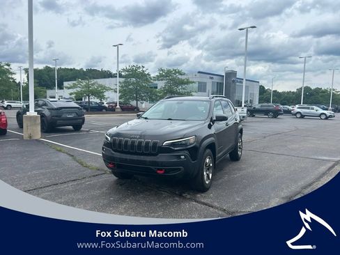 Used 2019 Jeep Cherokee Trailhawk w/ Cold Weather Group AWD/4WD image 1