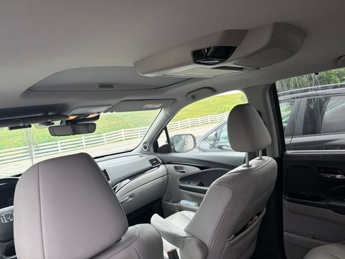 Used 2019 Honda Pilot Touring image 14