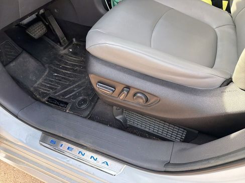 Used 2022 Toyota Sienna XLE FWD image 7