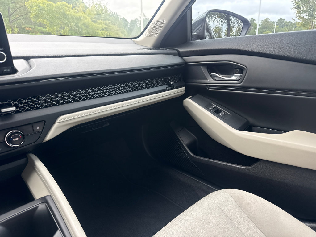 Certified 2023 Honda Accord EX image 18