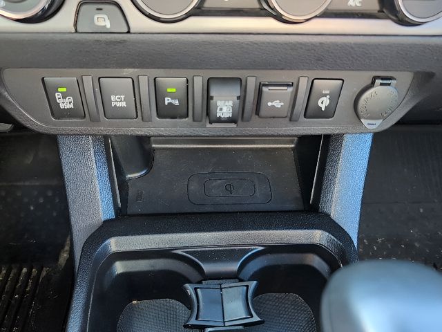Used 2020 Toyota Tacoma TRD Off-Road w/ TRD Premium Off Road Package AWD/4WD image 15