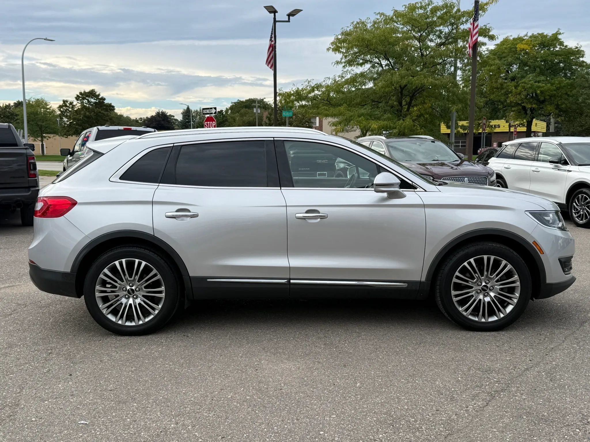 Used 2018 Lincoln MKX Reserve w/ Lincoln MKX Climate Package AWD/4WD image 4