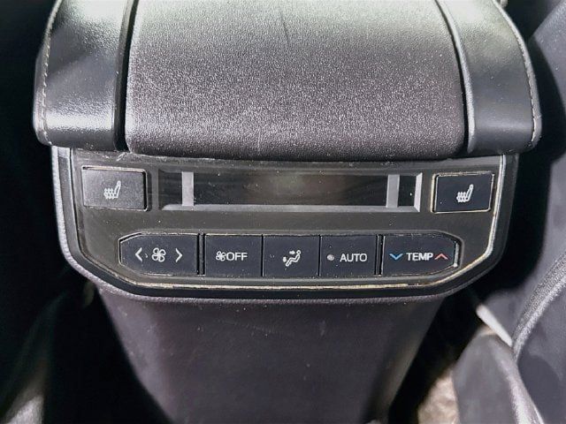 Used 2023 Toyota Highlander Platinum FWD image 25