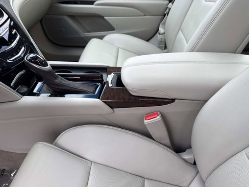 Used 2015 Cadillac XTS Luxury w/ Driver Awareness Package image 16