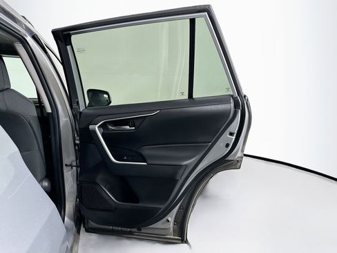 Used 2021 Toyota RAV4 XLE image 30